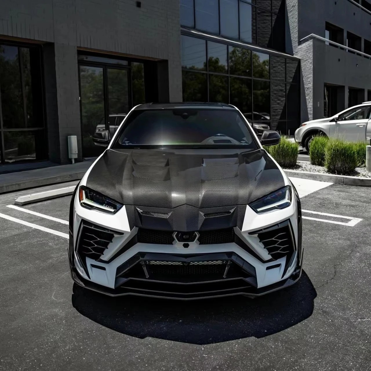 New Forged Carbon 3K Twill Real Carbon Fiber Front Hood/Bonnet for URUS 1st Generation (M Style) Screw-On